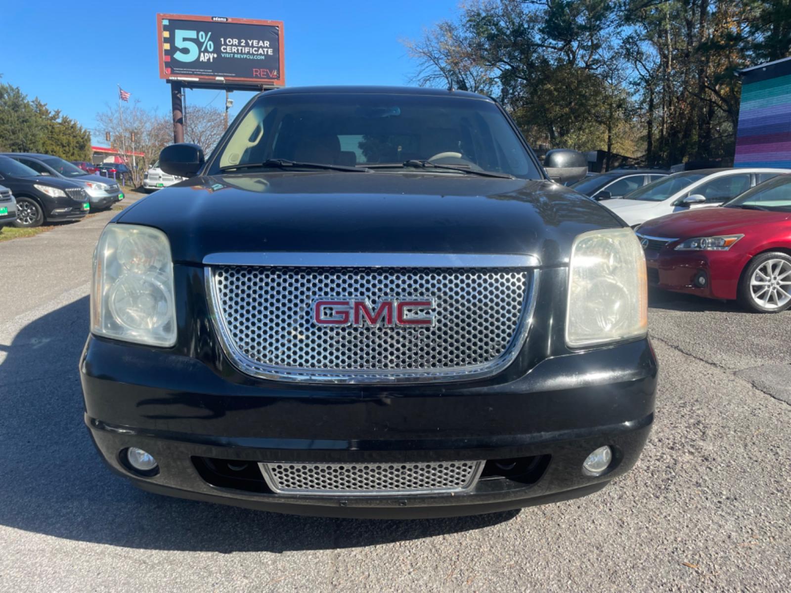 2011 BLACK GMC YUKON DENALI (1GKS2EEFXBR) with an 6.2L engine, Automatic transmission, located at 5103 Dorchester Rd., Charleston, SC, 29418-5607, (843) 767-1122, 36.245171, -115.228050 - Leather, Sunroof, Navigation, Backup Camera, CD/AUX/Sat, Dual Climate Control, Rear Climate Control, Middle Captain's Row, Power Everything (windows, locks, seats, mirrors), Memory/Cooled/Heated Front Seats, Heated Rear Seats, Power Liftgate, All-weather Mats, Running Boards, Tow Package, Chrome Whe - Photo #1